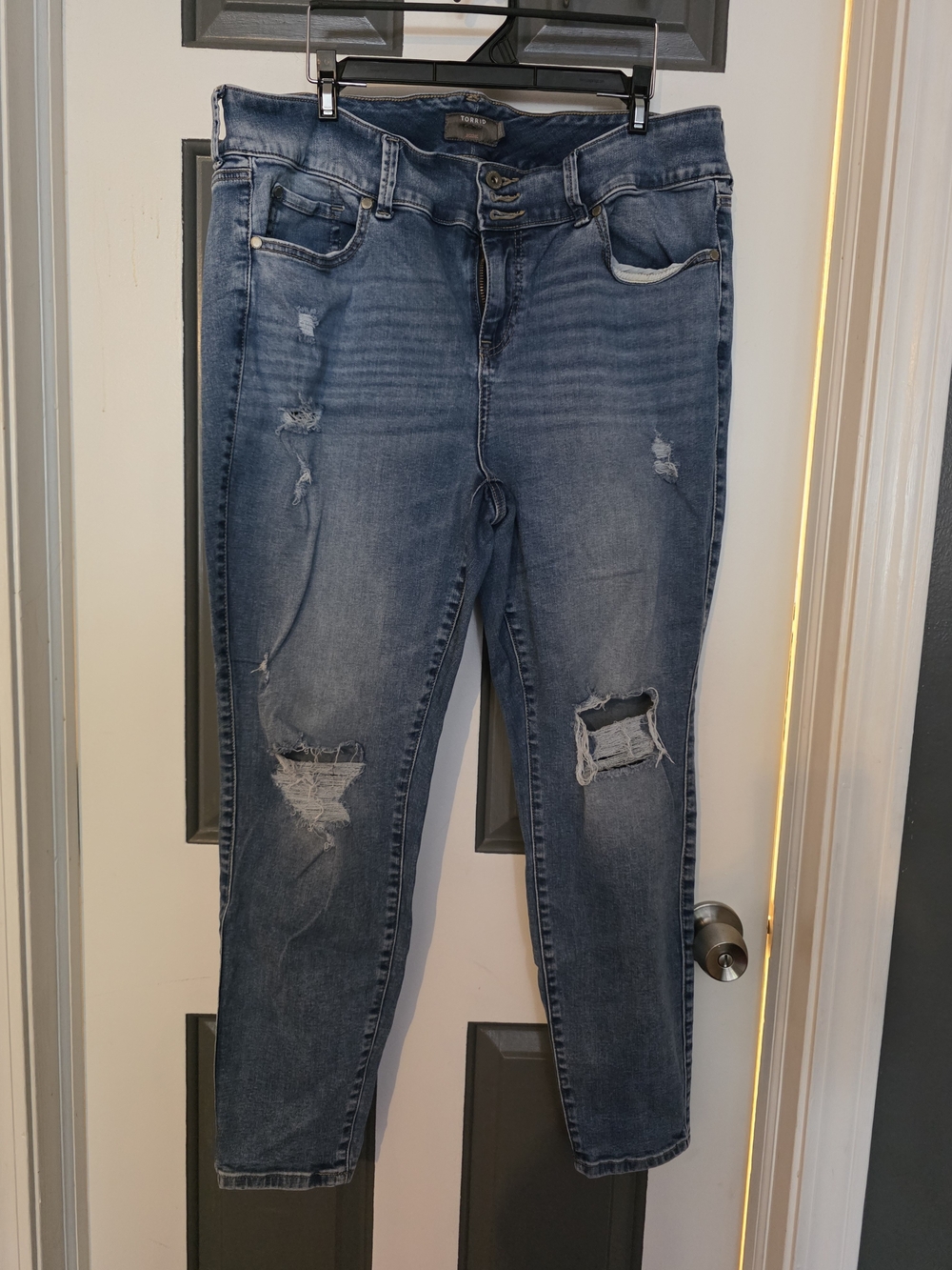 torrid Distressed Skinny Jeans in Medium Blue Wash